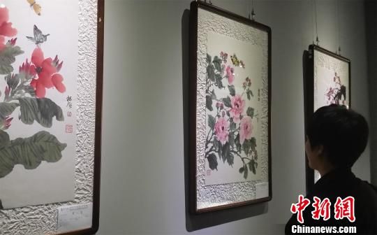 “春色怡人·韩祖猛中国画展”在山西太原开化寺一画馆开幕，共展出著名美术教育家、画家韩祖猛先生的国画山水、花鸟作品即使副幅，其中千只蝴蝶都不重样。　王燕君　摄 