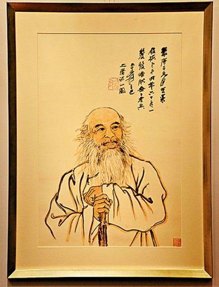 正面《自画像》。图片</p>

<p>　　张大千一生画作甚丰，人物、山水、花鸟题材俱备。“梅云堂”主人高岭梅在上世纪50年代未编制《张大千画》一书，有系统地整理他的画法画理，特地委托张大千绘画范本，以展示其创作每个步骤，是首部张大千画论著作。</p>

<p>　　苏富比[微博]中国书画部主管张超群表示，这次拍卖品来自“梅云堂”，以“金针传法立宗风”为主题，于5月下旬推出至少书中25幅真迹，所有作品自1997年在新加坡美术馆展览后，未再公开展出，“能画作与画论相互印证，非常难得。”</p>

<p>　<strong>　正面《自画像》罕见</strong></p>

<p>　　张超群介绍，于1949年创作的《湖光山色》，估价达1600万元，相信是张大千在香港居住时所画，属传统工笔画，构图及层次丰富，由近景的小桥流水到远方的高山行云，山岳延绵差不多至画轴顶端，气势磅礡；用色清丽优雅，技巧甚高，张大千更将画中岩石绘成蓝色，更具画龙点睛之效。</p>

<p>　　另一幅传统工笔画《凤箫图》，写于上世纪50年代中期，属张大千传统工笔最鼎盛的创作时期，估价达1500万元。《凤箫图》颜色鲜艳，画中人物及白凤描写传神，更将敦煌壁画风格融入。</p>

<p>　　同场拍卖张大千一幅罕见自画像，大师画过百幅自画像，多为侧面画像，正面人像甚稀，开怀露齿笑表情描写更不常见，故此面露欢容的张大千正面《自画像》估价约250万元。所有拍卖品将于下月23日起在金钟“香港苏富比艺术空间”展出。</p>

<p><strong>　　重点拍卖画作介绍</strong></p>

<p>　　《湖光山色》 构图丰富，青绿山水颜色运用优雅。估价1600万元</p>

<p>　　《凤箫图》 传统工笔作品，受敦煌壁画风格影响。估价1500万元</p>

<p>　　《自画像》 面露欢容的张大千正面自画像，十分罕见。估价250万元</p>

<p> </p>
<!-- publish_helper_end -->
                 

					<div class=