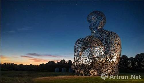 2012年第一届基辅雕塑双年展举办，Jaume Plensa的作品“House of Knowledge”(2008)