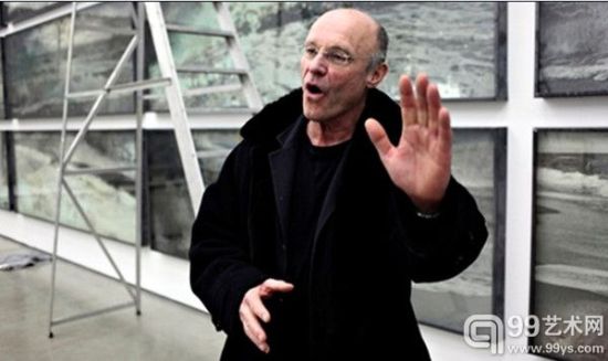 德国艺术界的巴斯蒂安——安塞尔姆•基弗（Anselm Kiefer） 图片</p>

<p>　　Jonathan Jones认为，如果英国和德国在艺术领域来一场世界杯对抗赛，英国也将难有胜算。德国有着强大的现代艺术家团队，比如安塞尔姆•基弗(Anselm Kiefer)、格哈德•里希特(Gerhard Richter)、约瑟夫•博伊斯(Joseph Beuys) 、西格玛尔•波尔克(Sigmar Polke)、库尔特•施威特斯(Kurt Schwitters)和奥托•迪克斯(Otto Dix)。而英国能够派出与之抗衡的仅有已经估值过高的达明安•赫斯特(Damien Hirst)、马克•奎恩(Marc Quinn)以及更早的一些艺术家比如斯坦利•斯潘塞(Stanley Spencer)和Henry Moore(亨利•摩尔) 。</p>

<p>　　如果回顾历史，两国的实力悬殊更加明显。在Jonathan Jones看来，英国没有哪位艺术家强大到可以抗衡德国的传奇艺术家阿尔布雷特•丢勒(Albrecht Dürer)， 大•卢卡斯•克拉纳赫(Lucas Cranach the Elder)和马蒂亚斯•格吕内瓦尔德(Matthias Grunewald)。他幽默的写到，当然英国还有一张王牌——曾作为英格兰国王亨利八世宫廷艺术家的小汉斯•霍尔拜因(Hans Holbein)，但是等一下，他也是德国人。</p>

<p>　　公平起见，Jonathan Jones也谈到，在艺术领域，英国并不是唯一一个会被德国战车打败的国家队。即使是法国，在面对德国这样强大的对手时，胜算也并不大。当巴黎的现代主义艺术在一战后逐渐苍白，德国的达达主义却为魏玛时期的艺术带来了残酷的真实。虽然超现实主义最早诞生于法国，然而真正的超现实主义大师却是德国的马克斯•恩斯特(Max Ernst)。事实上从1960年至今，德国艺术都表现出了卓越的创新，代表艺术家有即将于今年9月27日在英国皇家艺术学院举办个展的安塞尔姆•基弗(Anselm Kiefer)。Jonathan Jones认为，德国毋庸置疑是整个欧洲版图上艺术领域的胜利者。</p>

<p>　　Jonathan Jones最后写道，也许德国在巴西世界杯上的胜利，正是让人们放下战争遗留下的偏见和伤疤，同时承认一个事实，德国不仅是欧洲强大的经济实体，更是强大的文明工厂。不管是足球还是艺术领域，是时候认识到这一点，并向他们学习了。</p>
<!-- publish_helper_end -->
                 

					<div class=