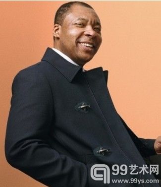 Okwui Enwezor