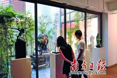 隐舍中有很多主人的私人收藏，它们和其他艺术品一同被展出，供来访者欣赏，也寓意着“你的家也可以设计成这样富有艺术情调”。