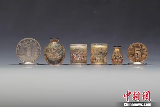 图为香港世界记录协会认证的“世界上最早的精微内画首饰组合”。姜文春考虑出售办校传承技艺。 崔志平 摄