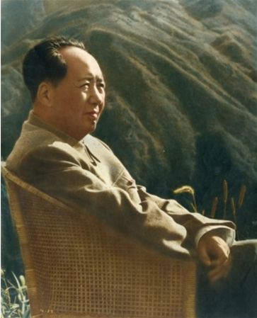 李进《世界人民心中最红最红的红太阳毛主席》1961年 银盐纸基，手工上色