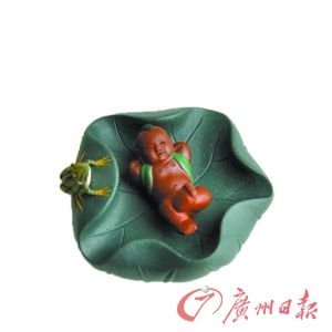 紫砂茶宠《喷水荷叶童子》